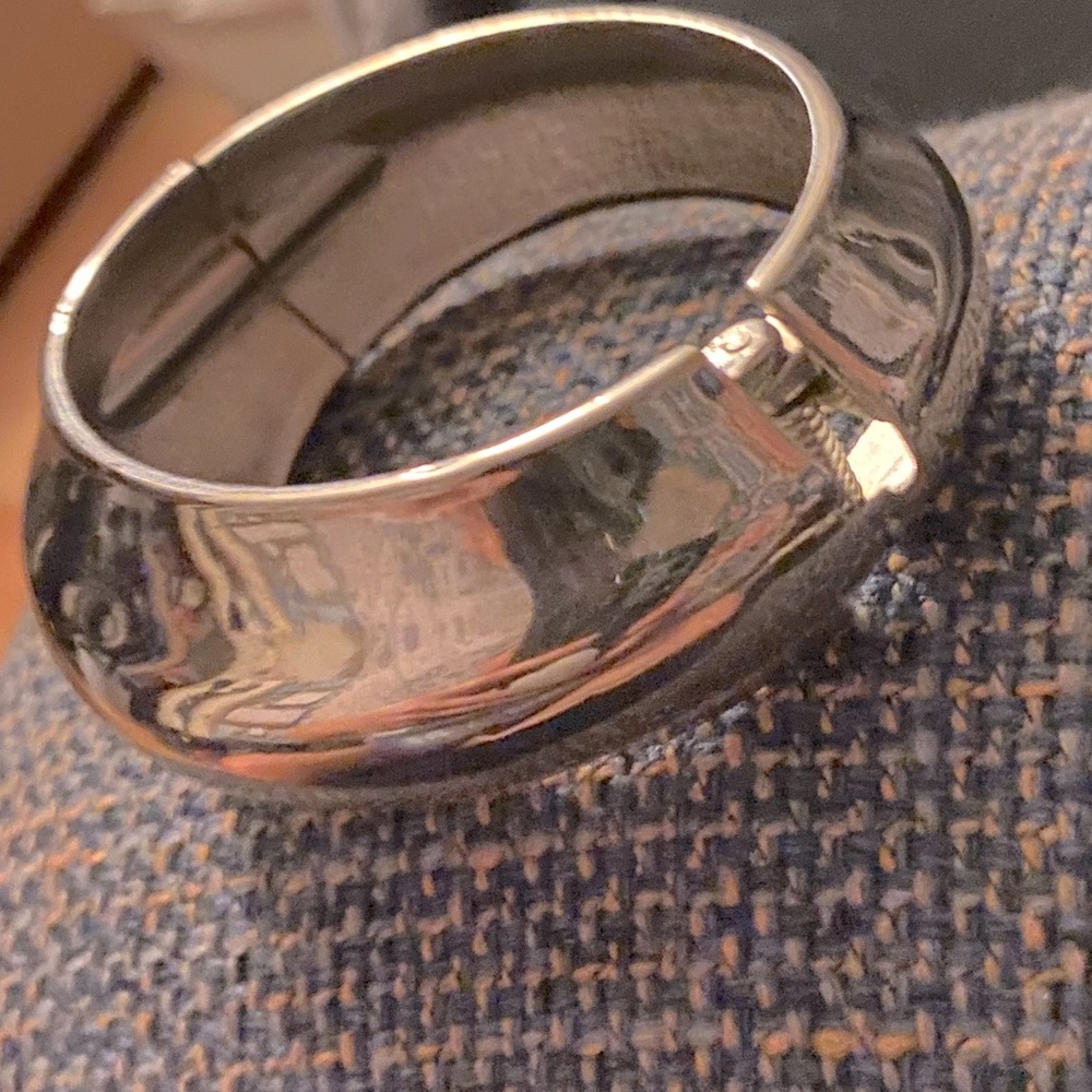 Open & shut cuff silver bracelet